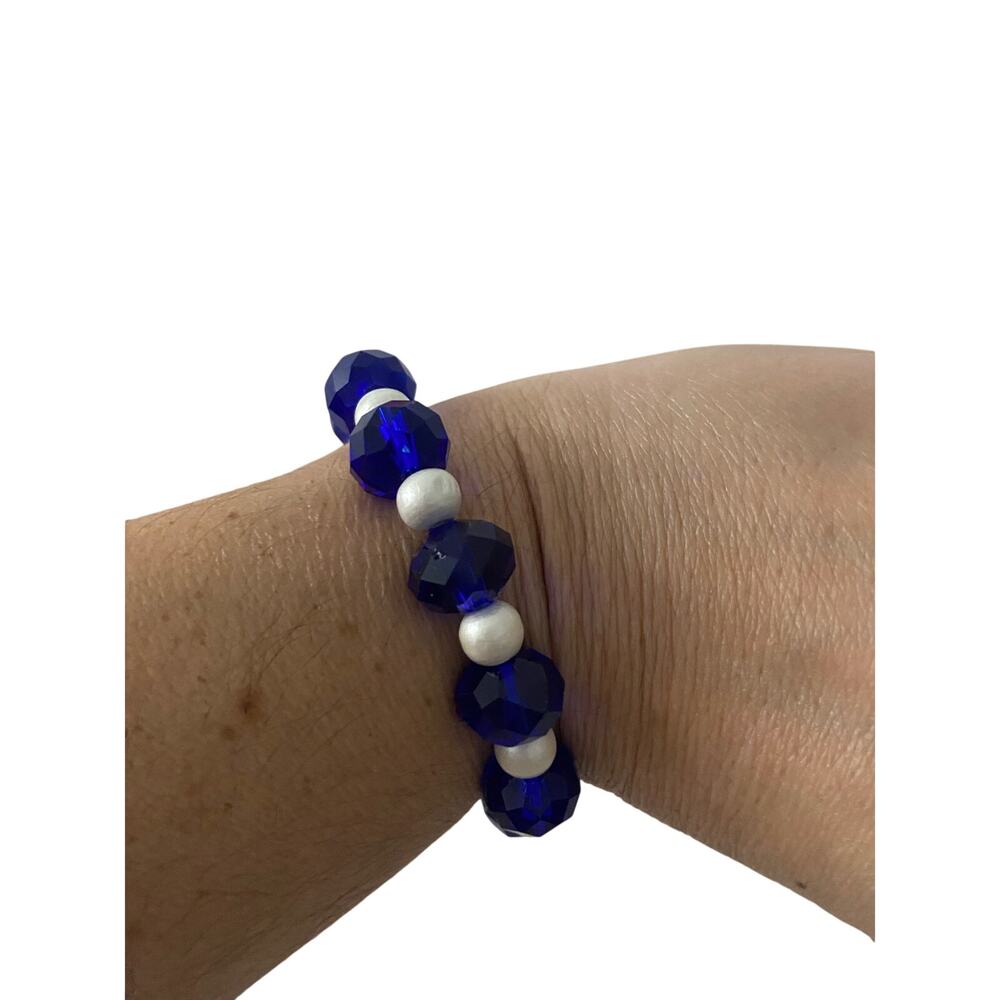 blue glass bead bracelet